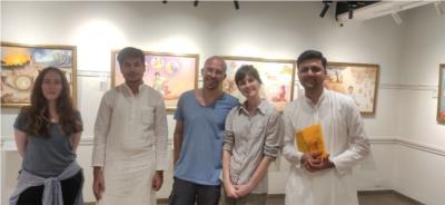 पू. गुरुदेव श्री पर पीएचडी करने वाली विदेशी छात्रा कोरीन स्मीथ ।