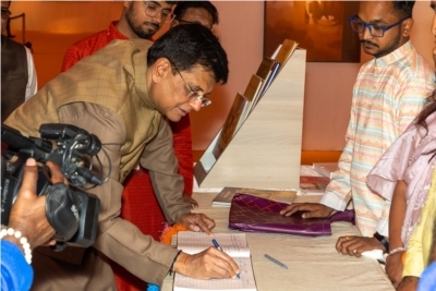 भारतीय राजनीति के वरिष्ठ मंत्री श्रीमान पियुषजी गोयल सोनगढ प्रतिष्ठा के दौरान कपड़ा, वाणिज्य और उद्योग मंत्री